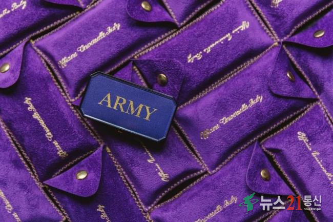 [서울=뉴시스] LF 오피신 유니버셀 불리, 아미 겨냥 롯데百 단독 프로모션. (사진=LF 제공)  *재판매 및 DB 금지