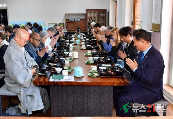 프랑스 최고 요리사들, 장성군 백양사 사찰음식 매력에 ‘흠뻑’ 이미지 3